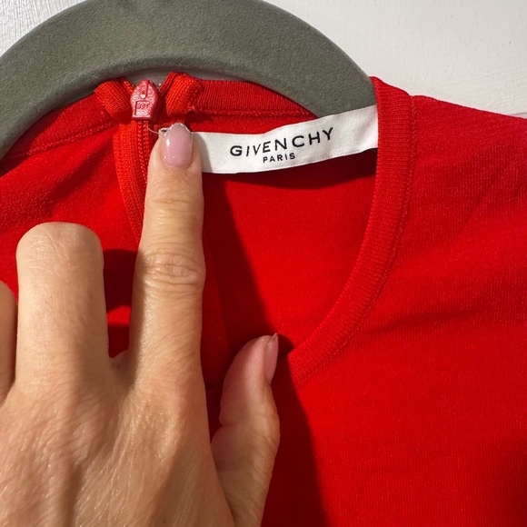 Givenchy Red FW 17-18 on front size medium - Picture 7 of 9
